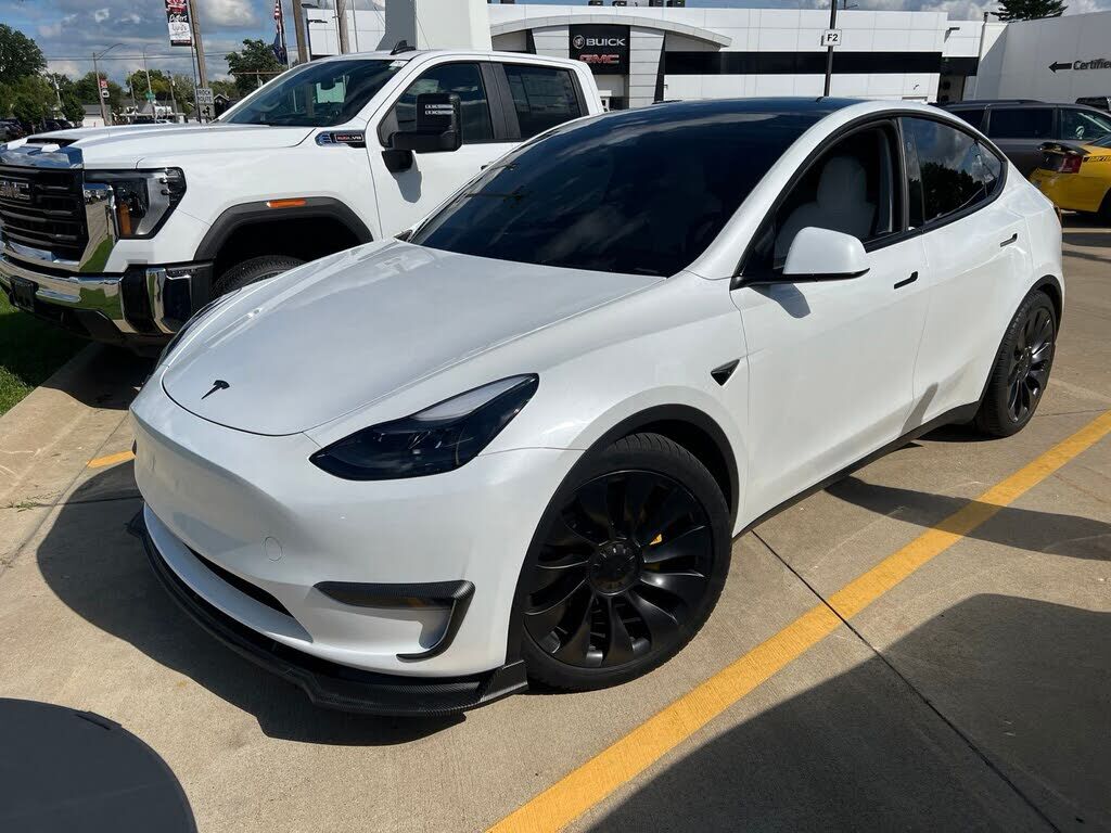 2024 TESLA Model Y