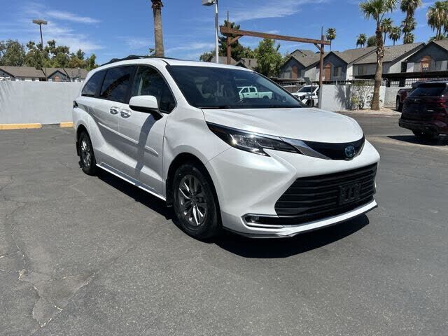 2023 TOYOTA Sienna