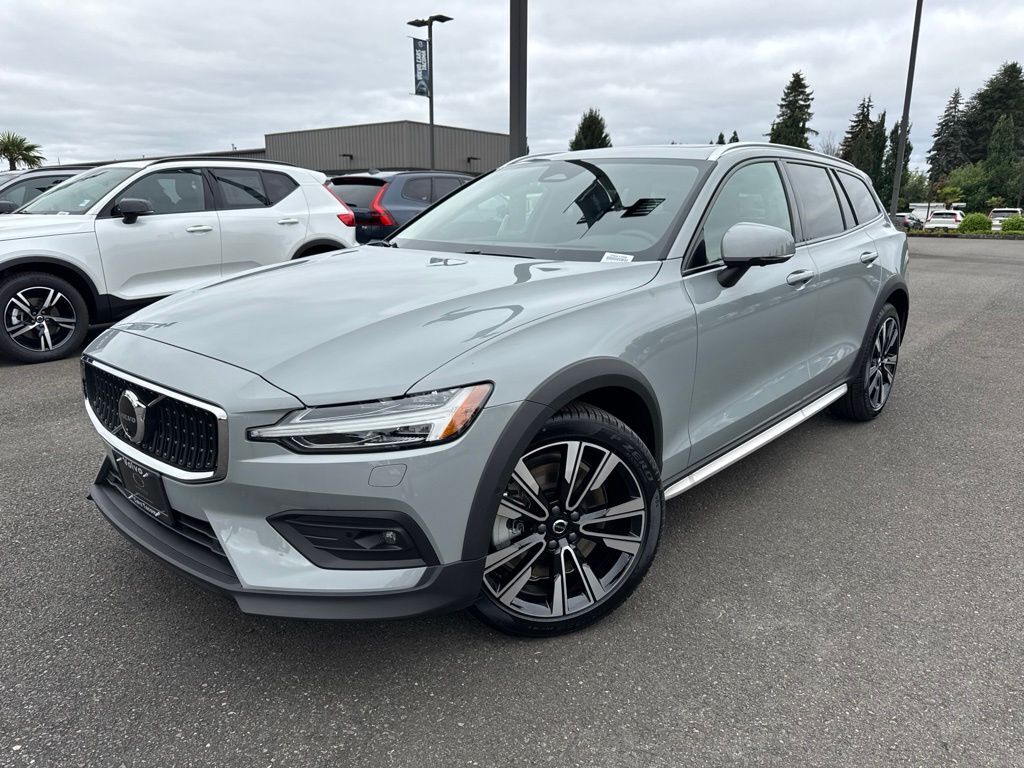 2026 VOLVO V60CC