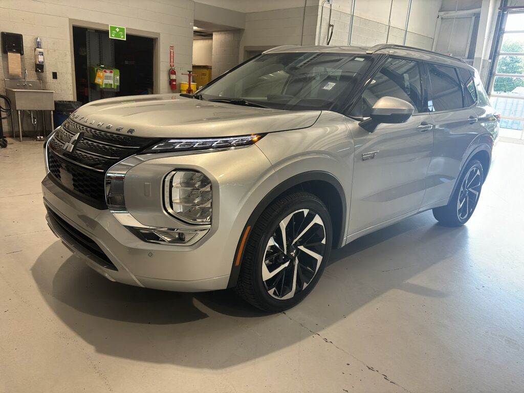 2025 MITSUBISHI Outlander