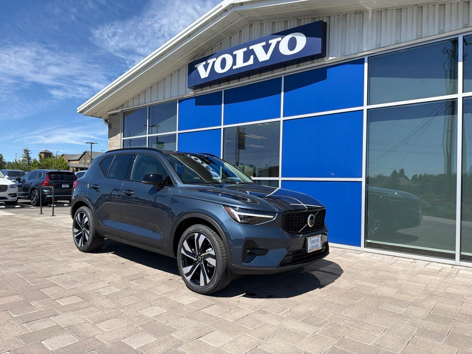 2026 VOLVO XC40