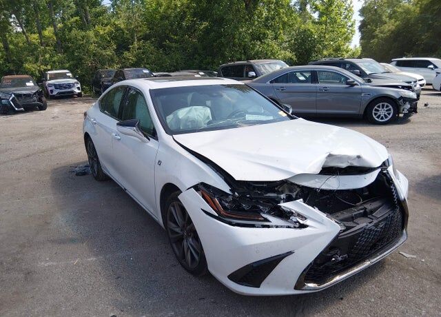 2019 LEXUS ES