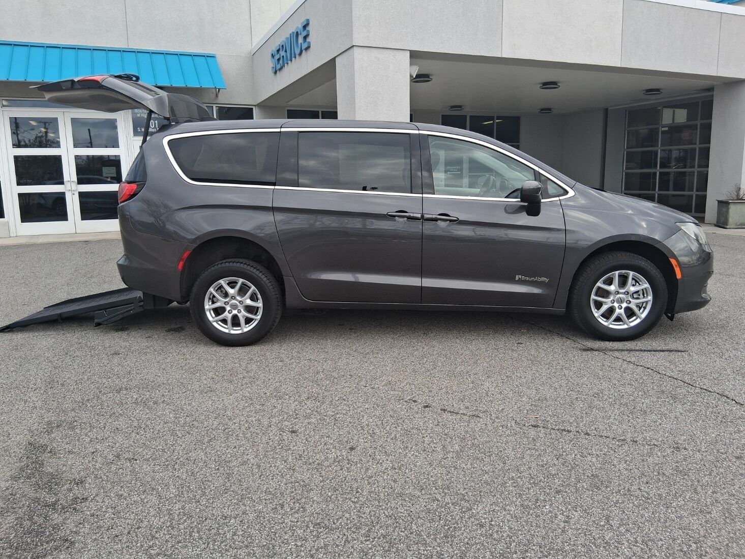 2022 CHRYSLER Voyager