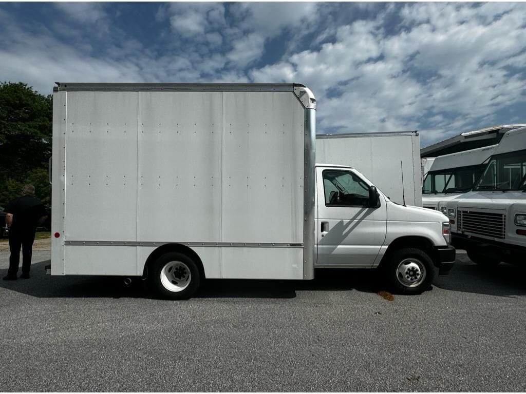 2024 FORD E-350