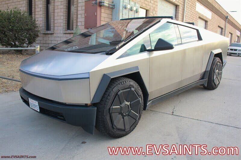 2024 TESLA Cybertruck