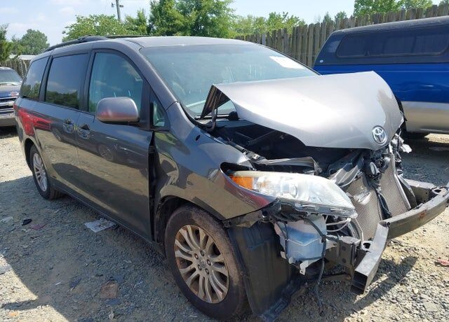 2012 TOYOTA Sienna