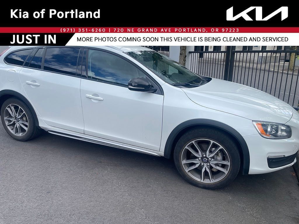 2016 VOLVO V60CC