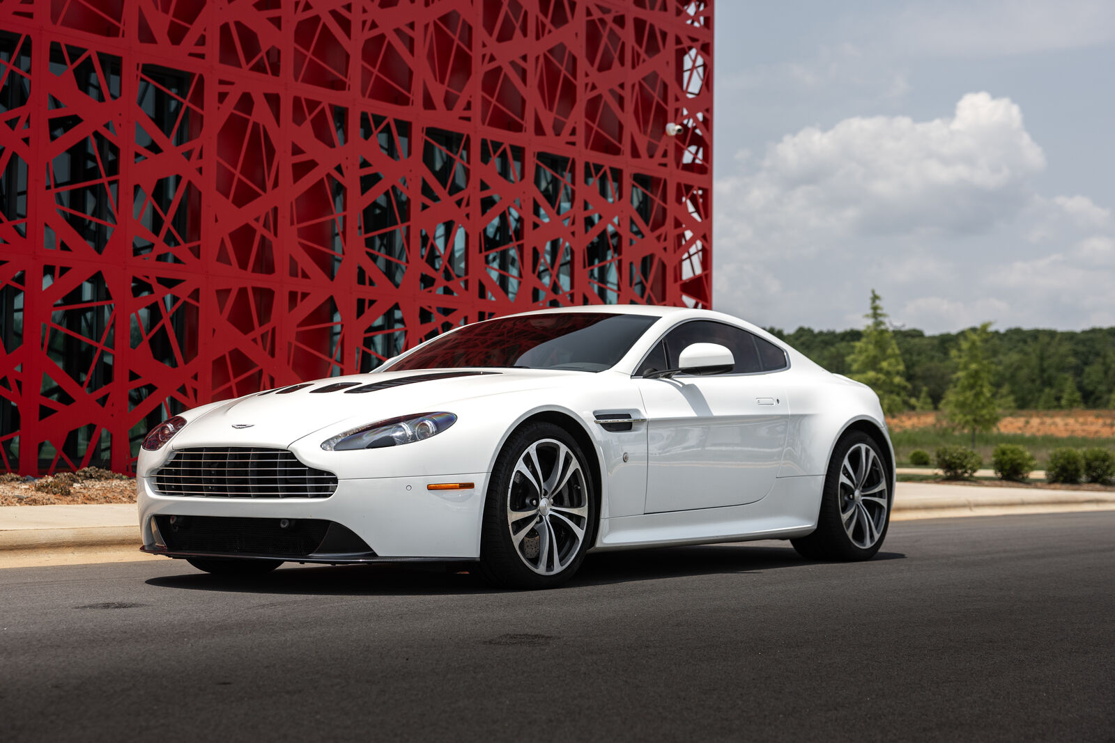 Aston Martin V12 Vantage