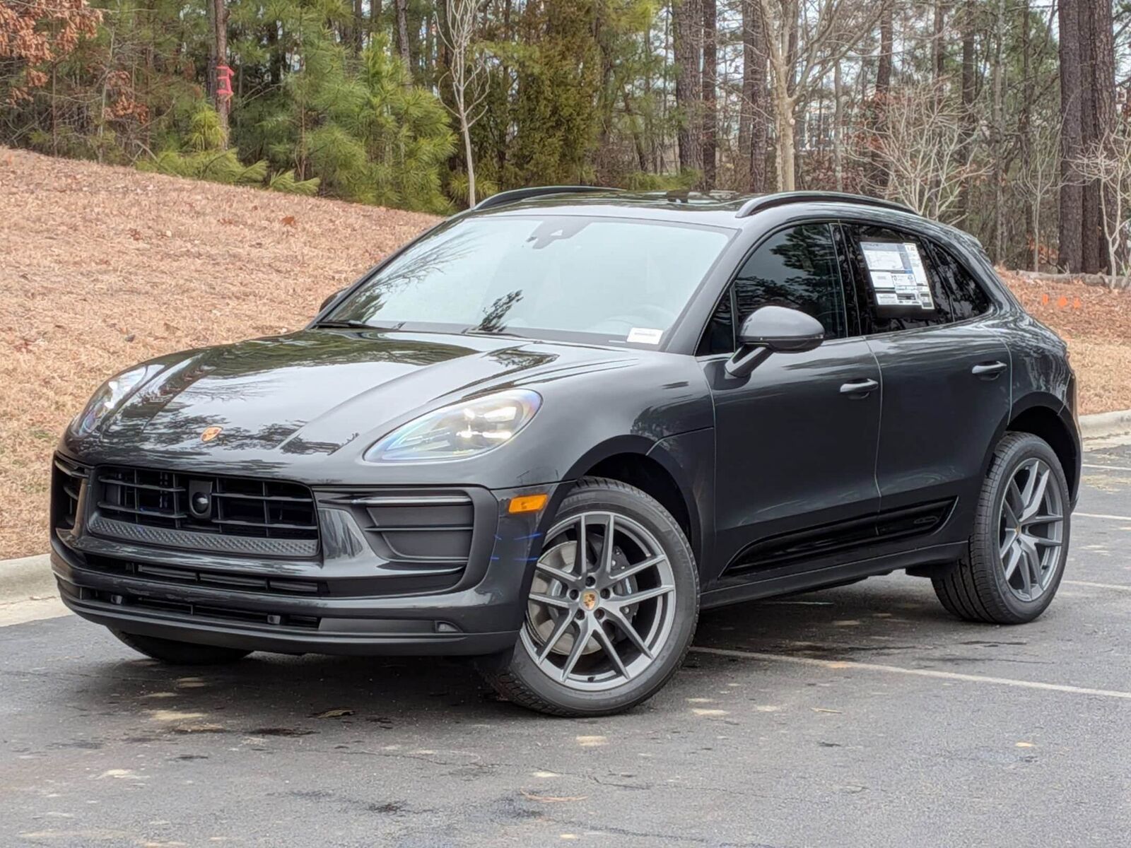 2026 PORSCHE Macan