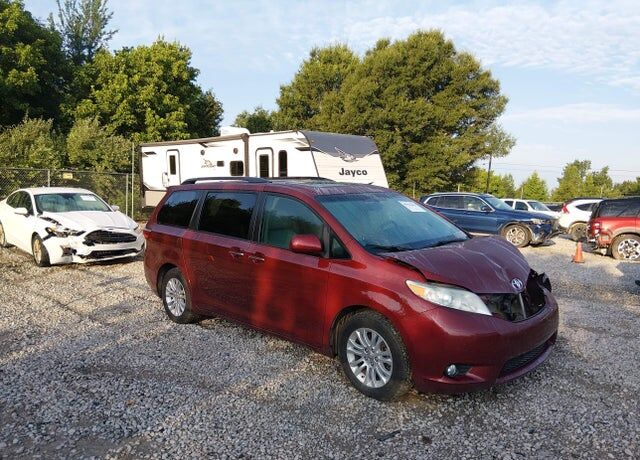 2015 TOYOTA Sienna