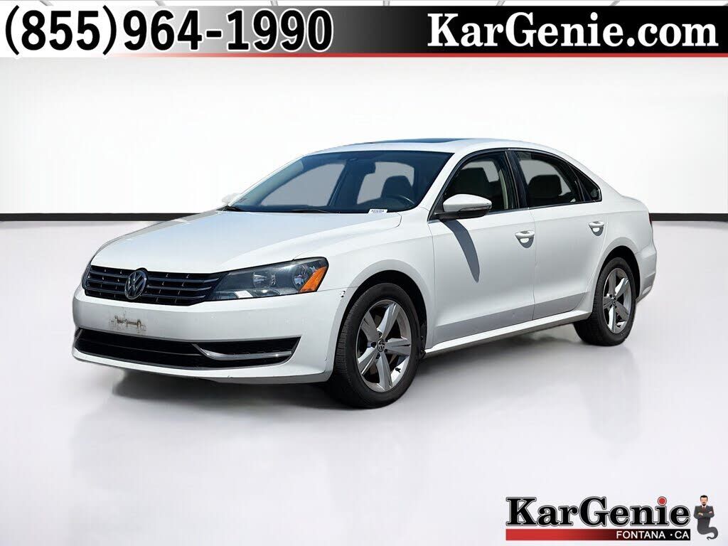2012 VOLKSWAGEN Passat