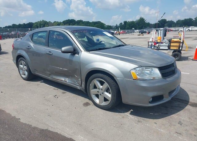 2013 DODGE Avenger