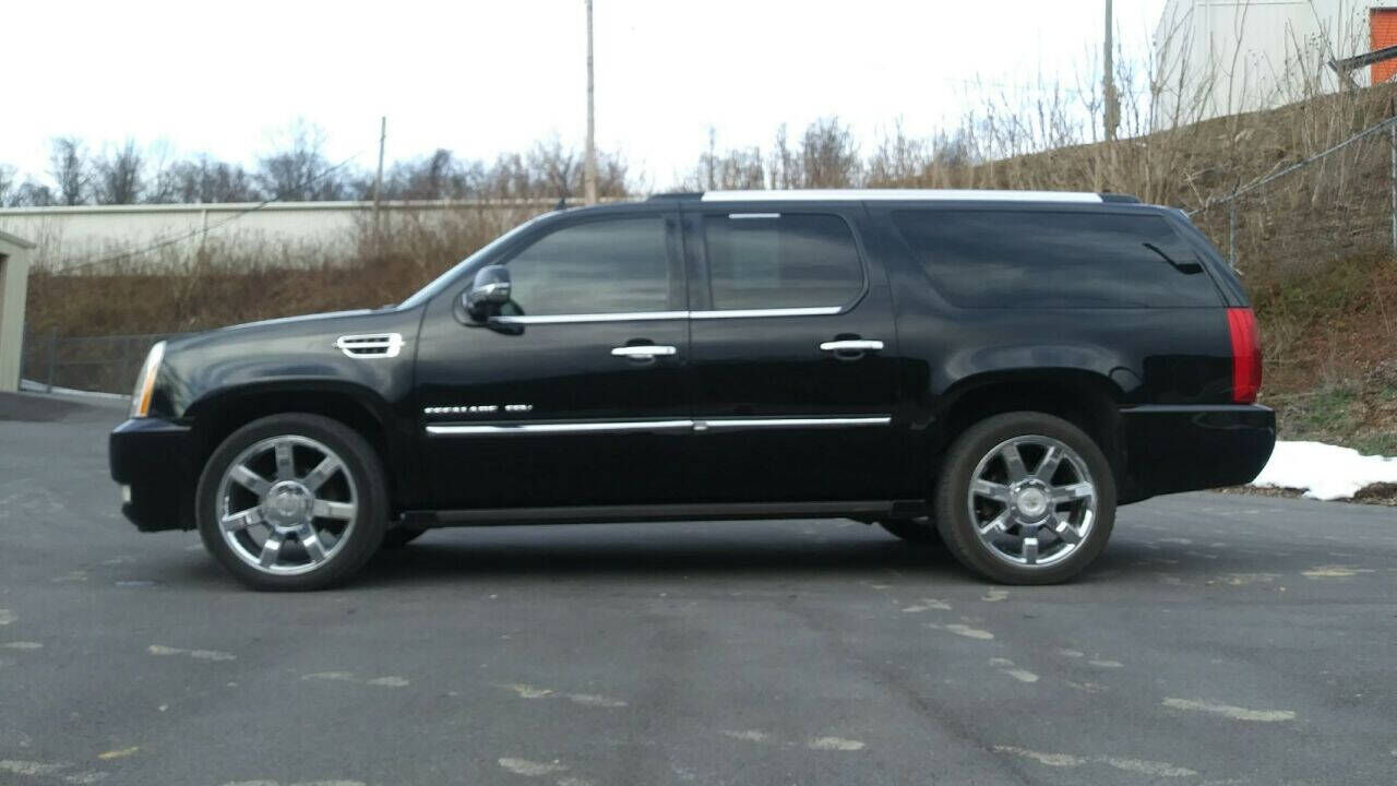 2011 CADILLAC Escalade
