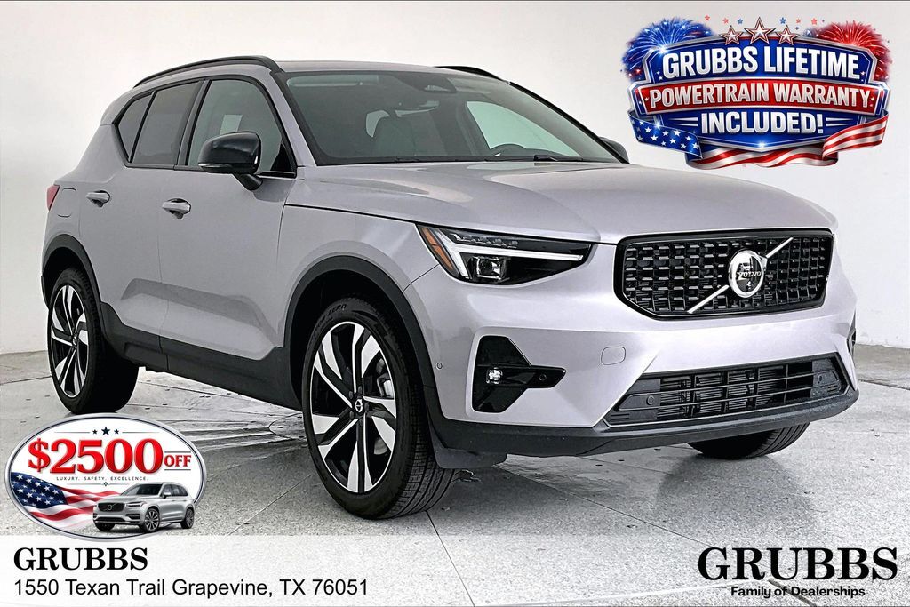 2026 VOLVO XC40