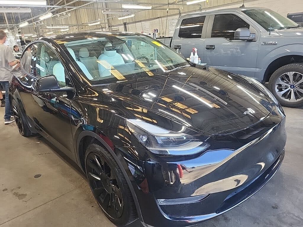 2023 TESLA Model Y