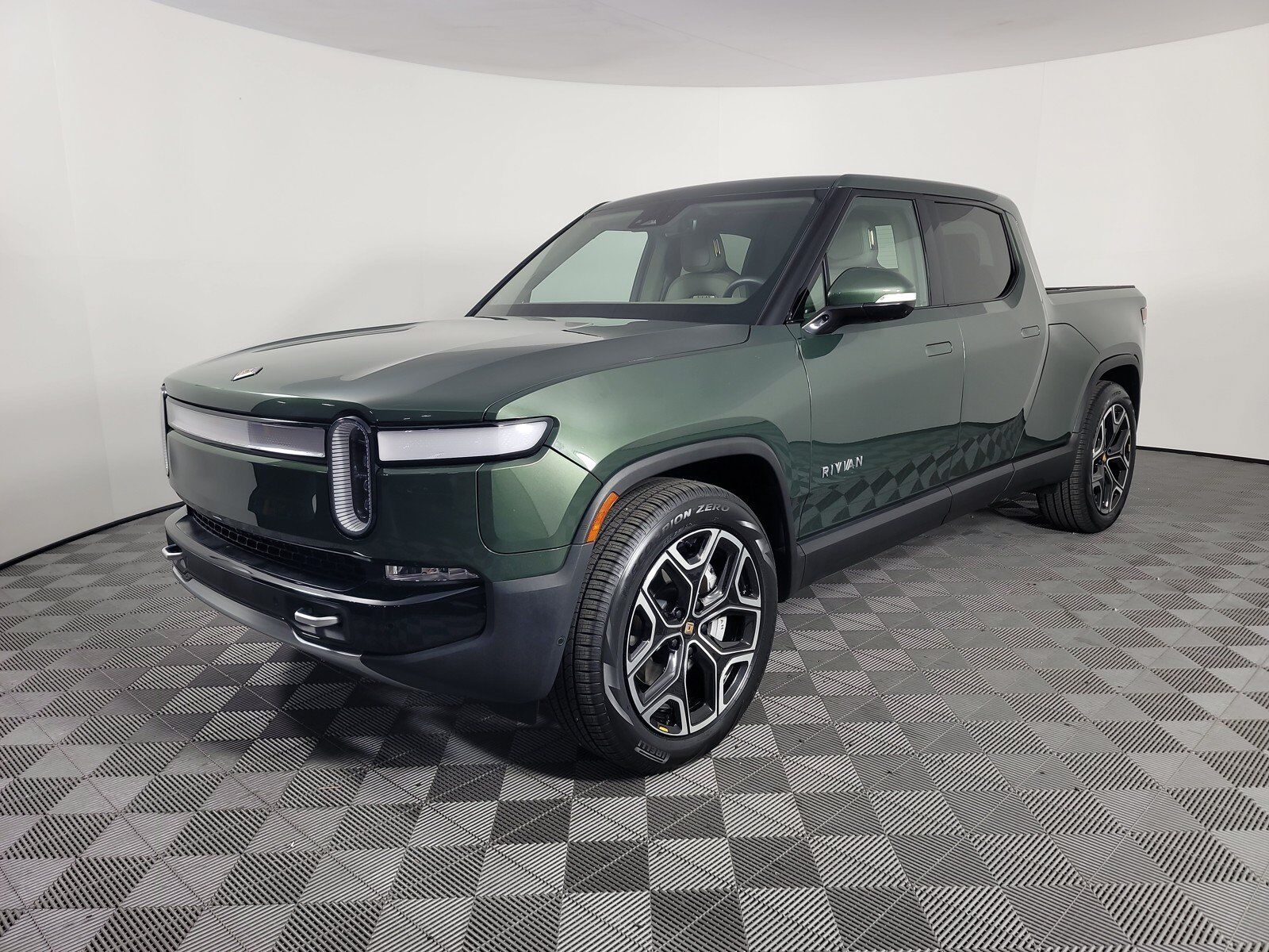 2024 RIVIAN R1T