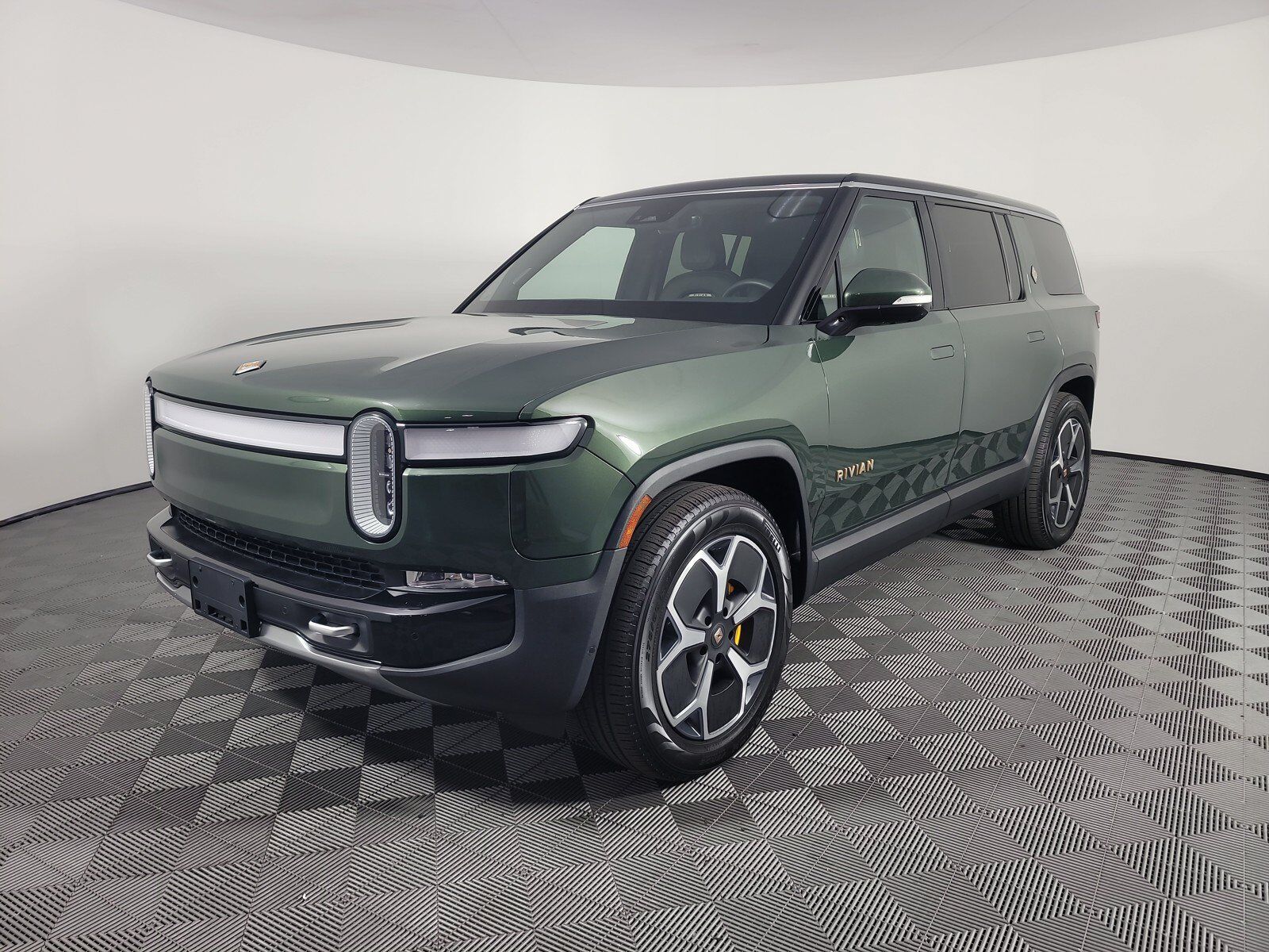 2024 RIVIAN R1S