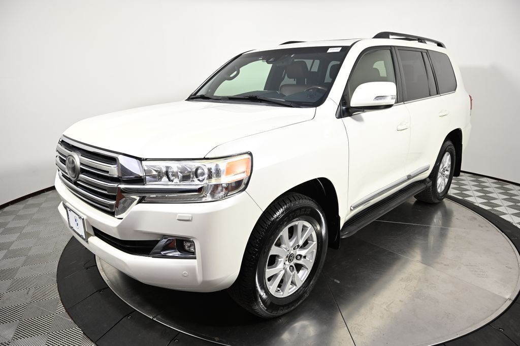 2016 TOYOTA Land Cruiser