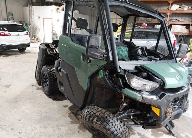 2025 CAN-AM Defender/Traxter