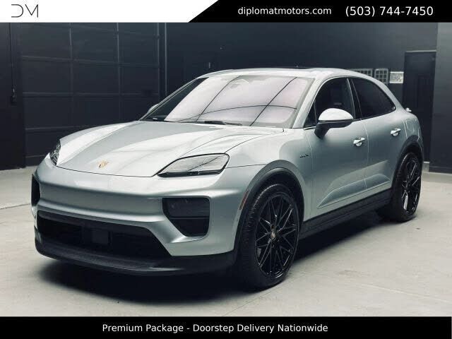 2025 PORSCHE Macan