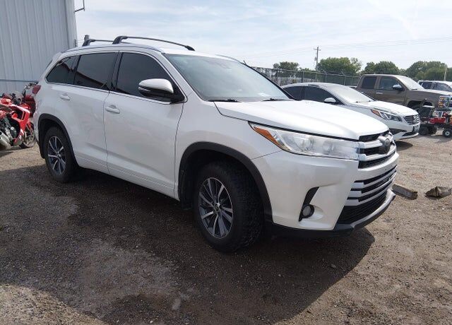 2017 TOYOTA Highlander