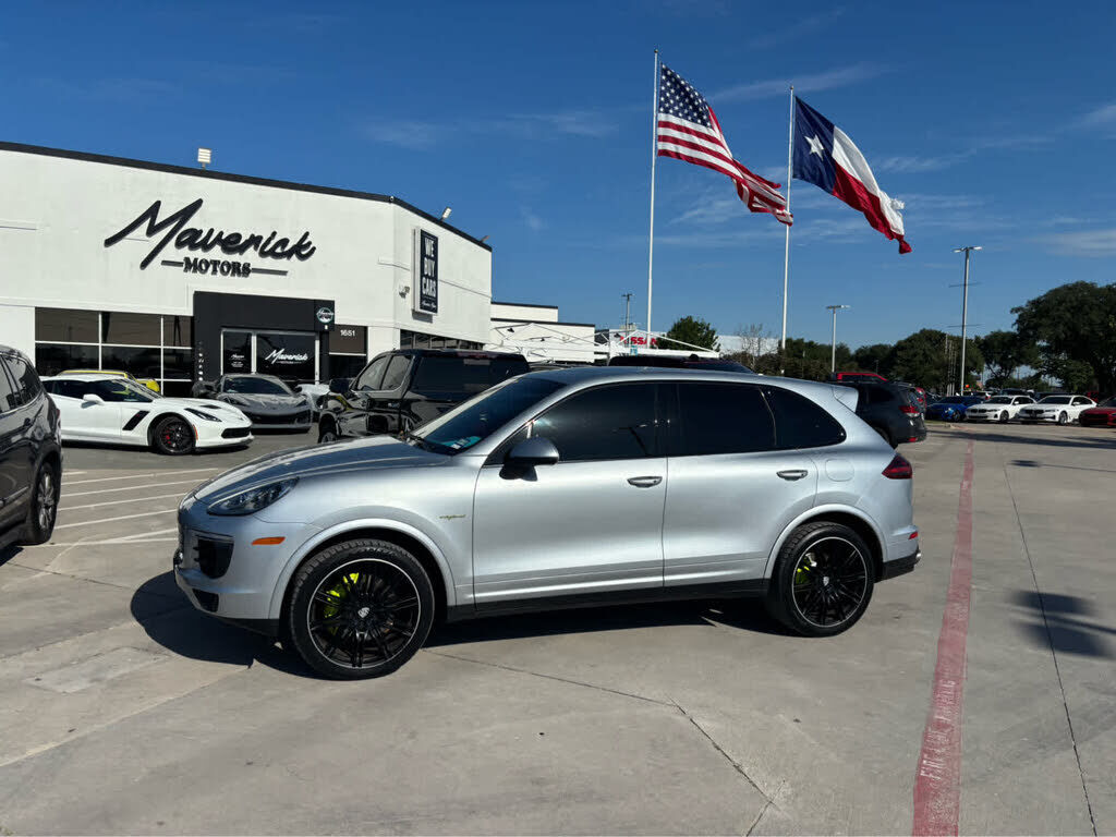 2017 PORSCHE Cayenne