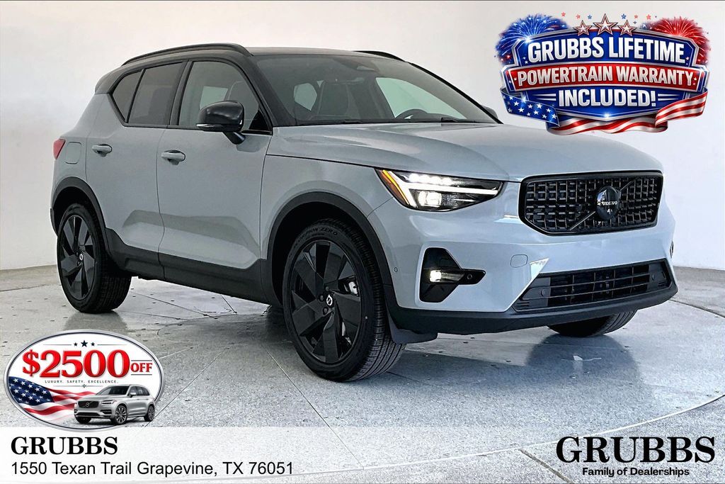 2026 VOLVO XC40
