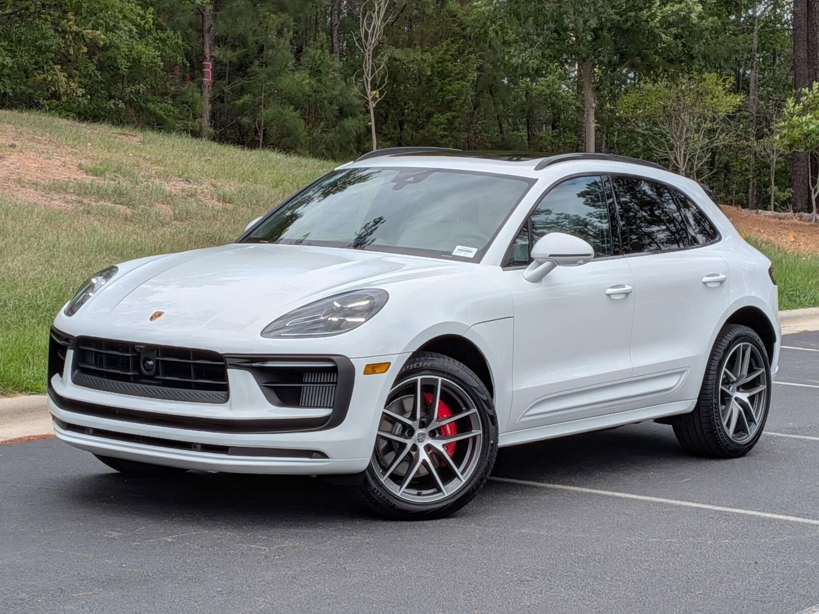 2026 PORSCHE Macan