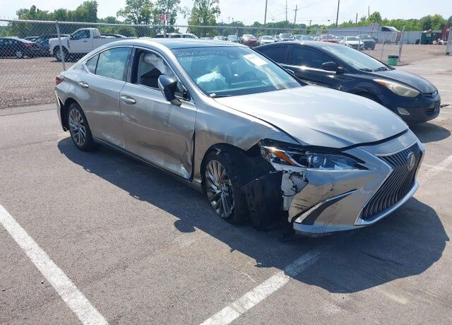 2019 LEXUS ES