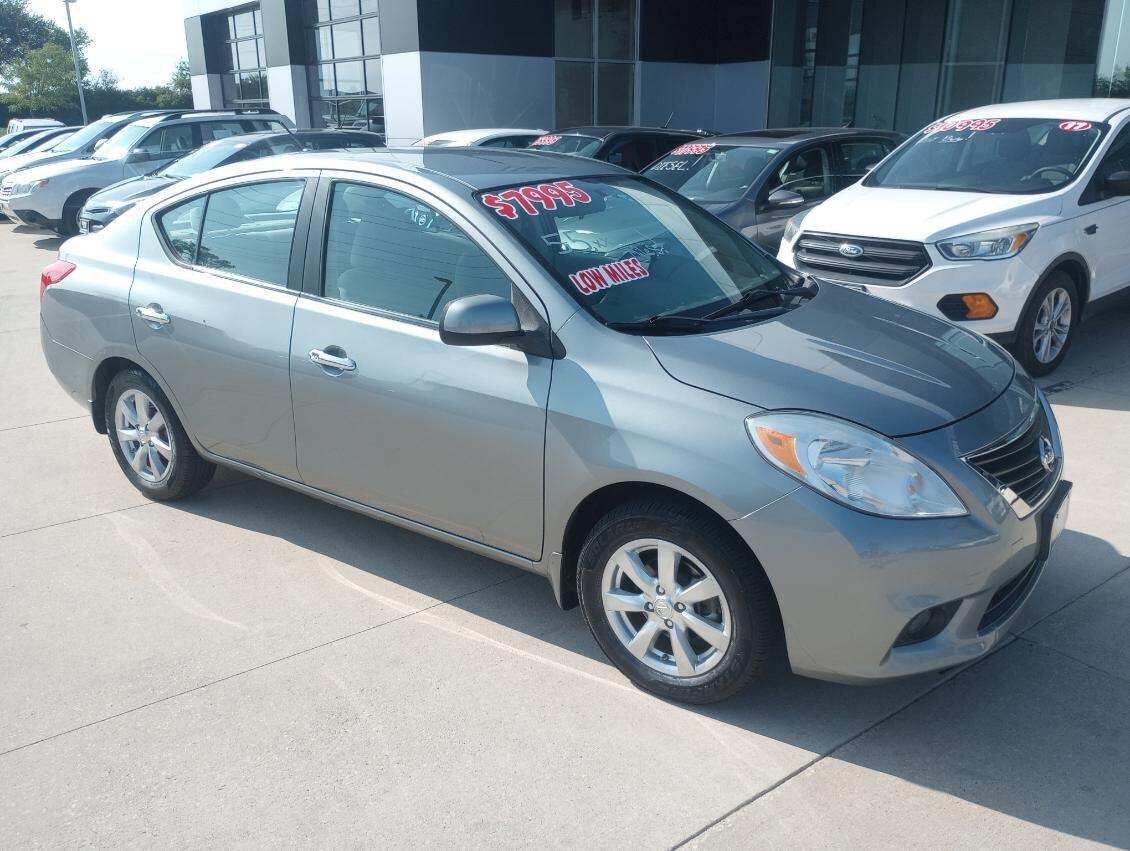 2012 NISSAN Versa