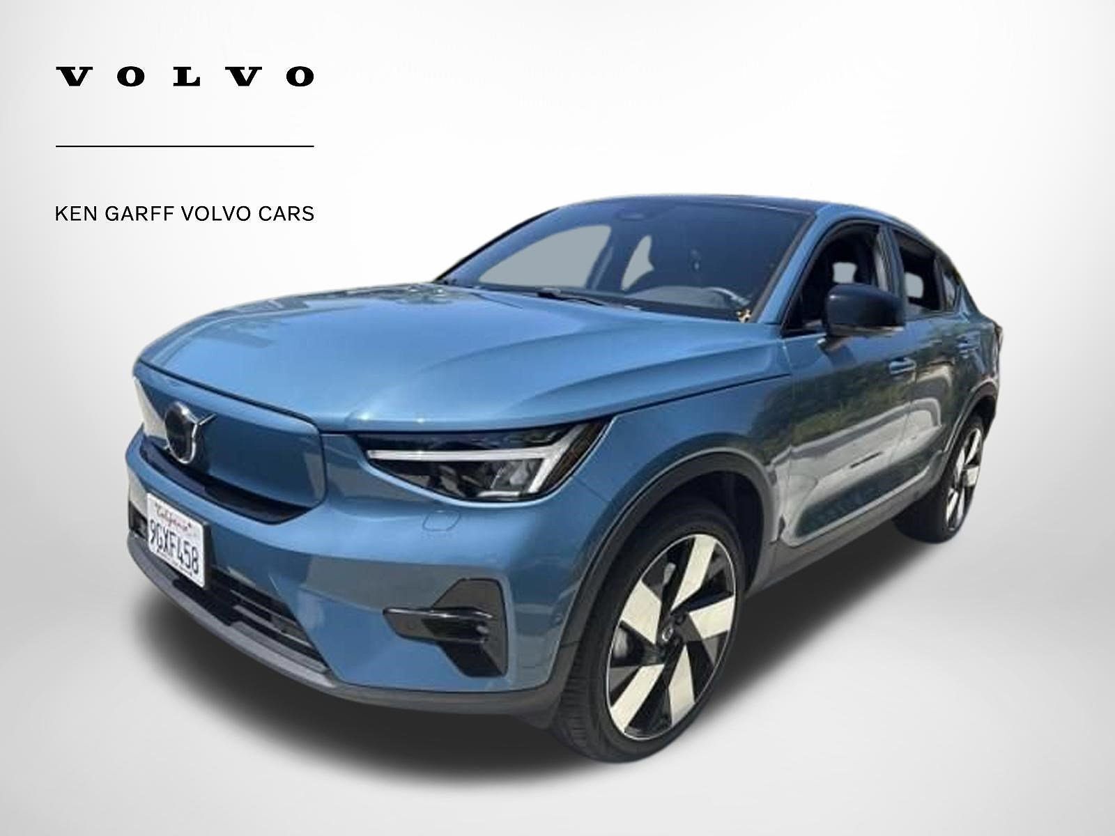 2023 VOLVO C40