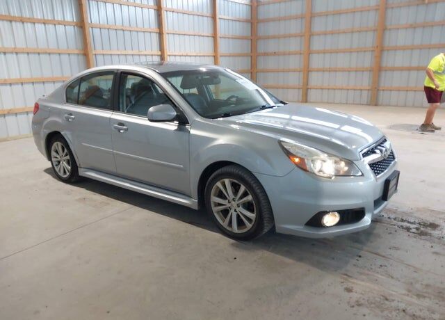 2013 SUBARU Legacy