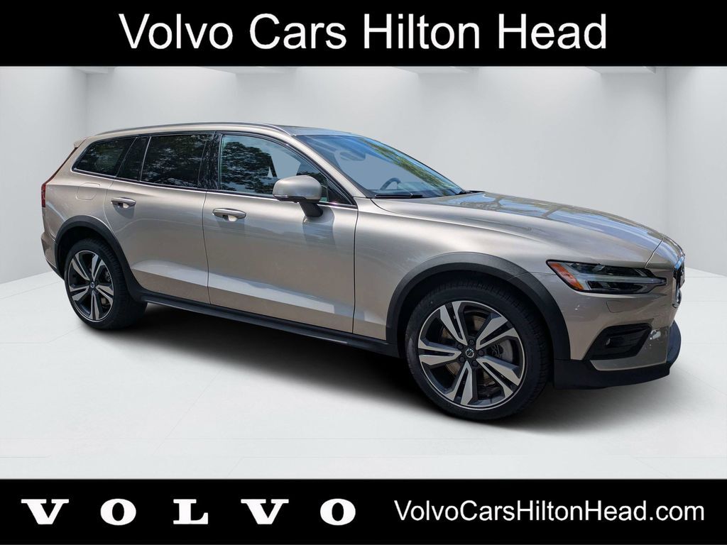 2026 VOLVO V60CC