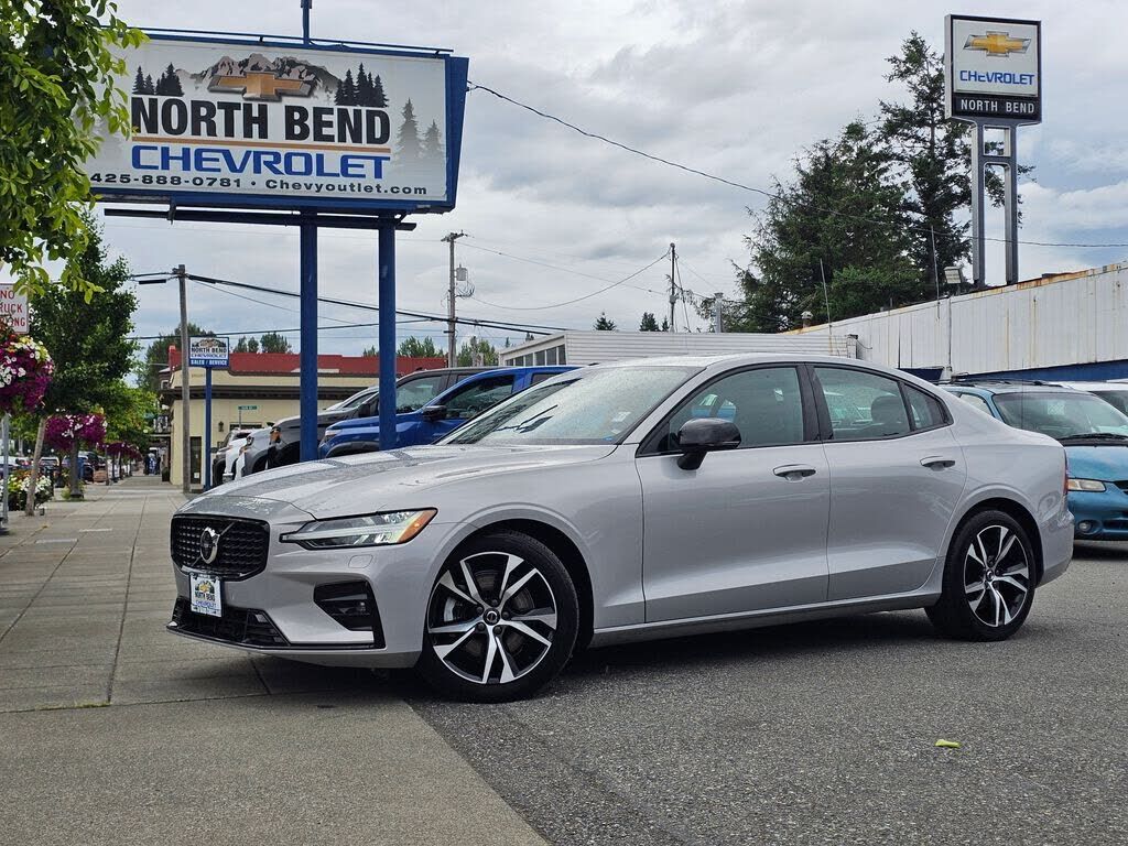 2025 VOLVO S60