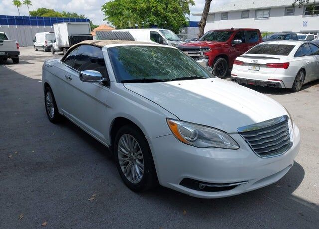 2014 CHRYSLER 200