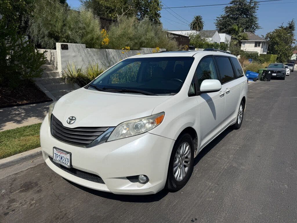 2015 TOYOTA Sienna