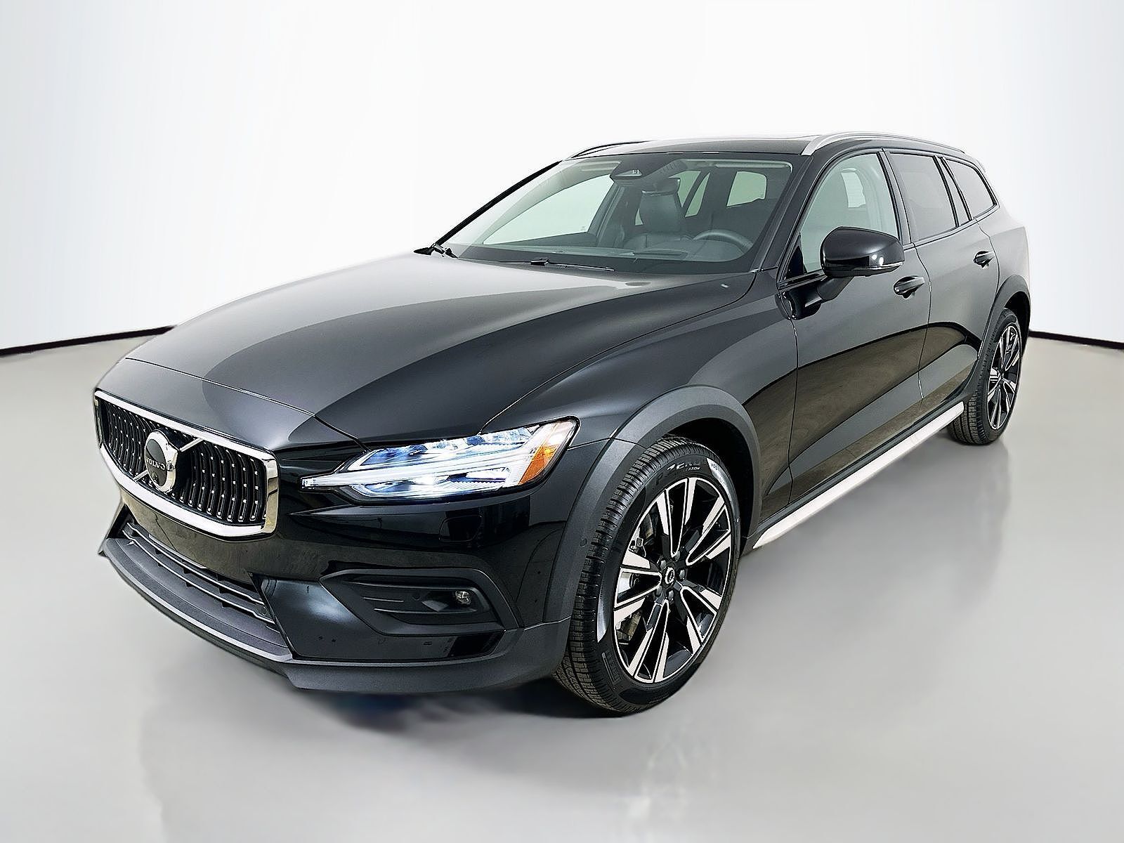2026 VOLVO V60CC