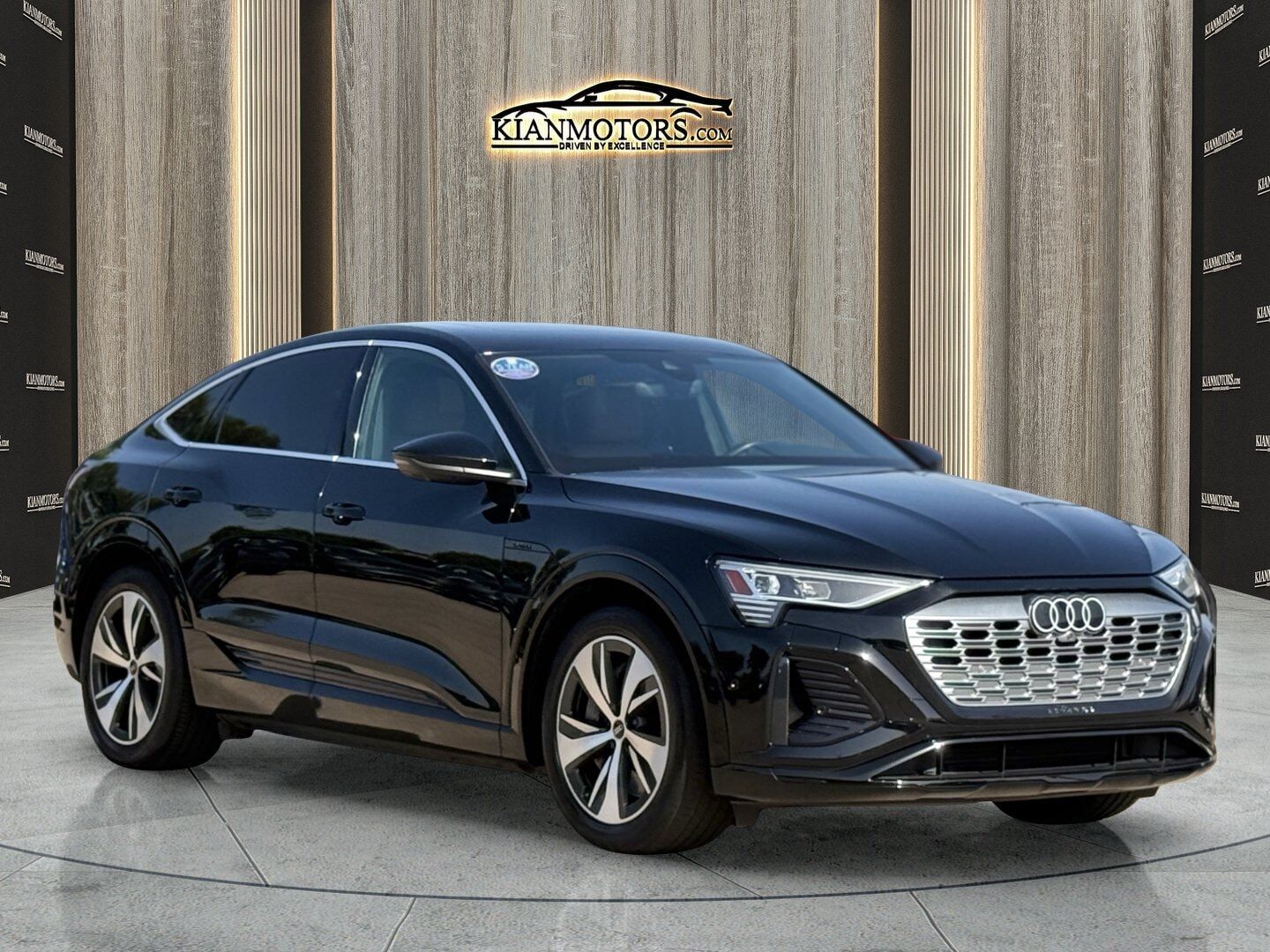 2024 AUDI Q8