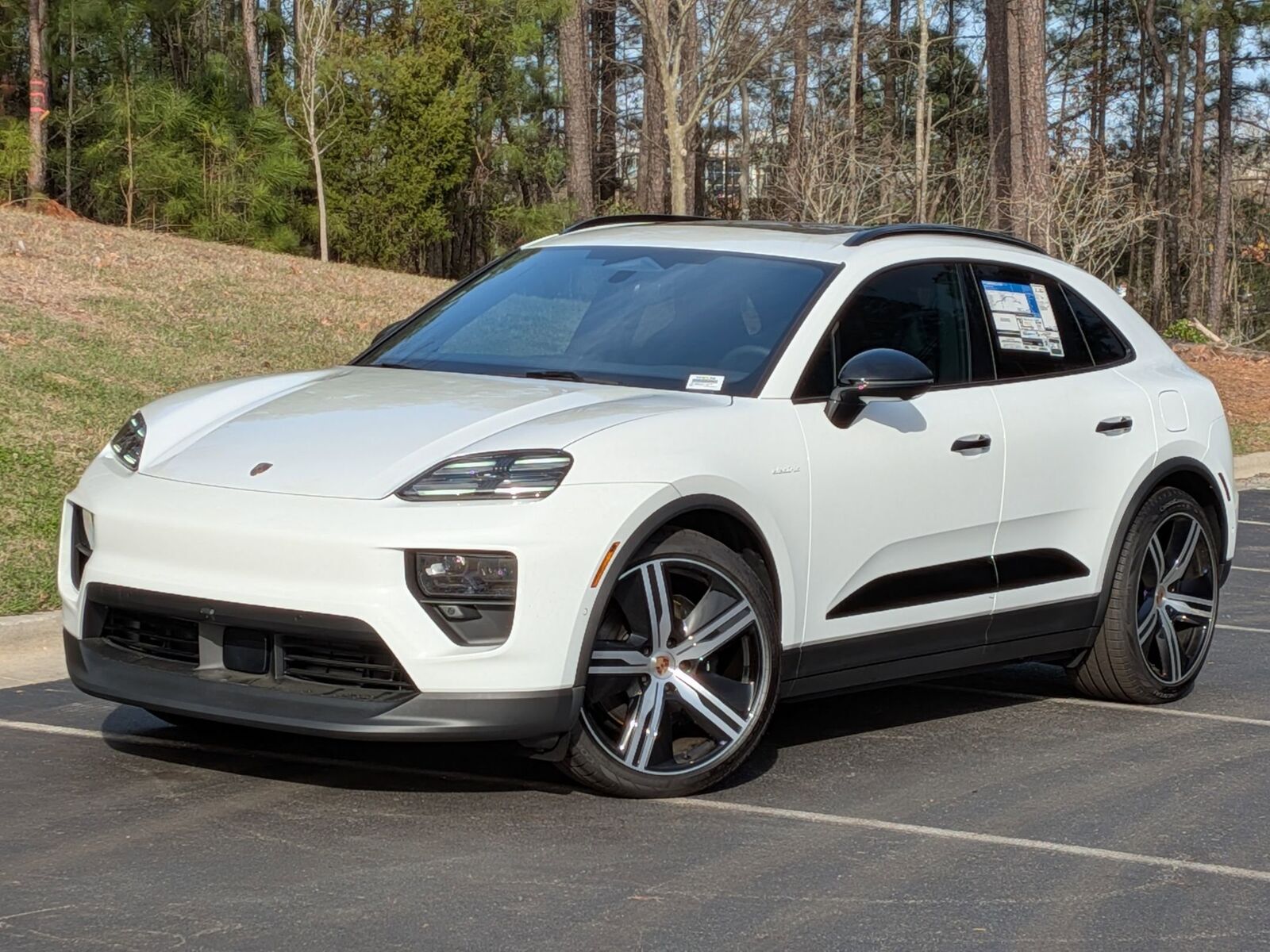 2026 PORSCHE Macan