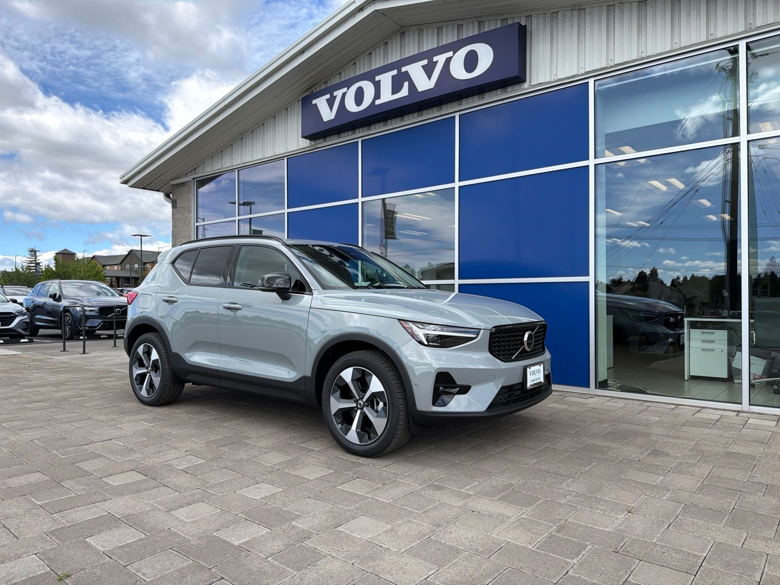 2026 VOLVO XC40