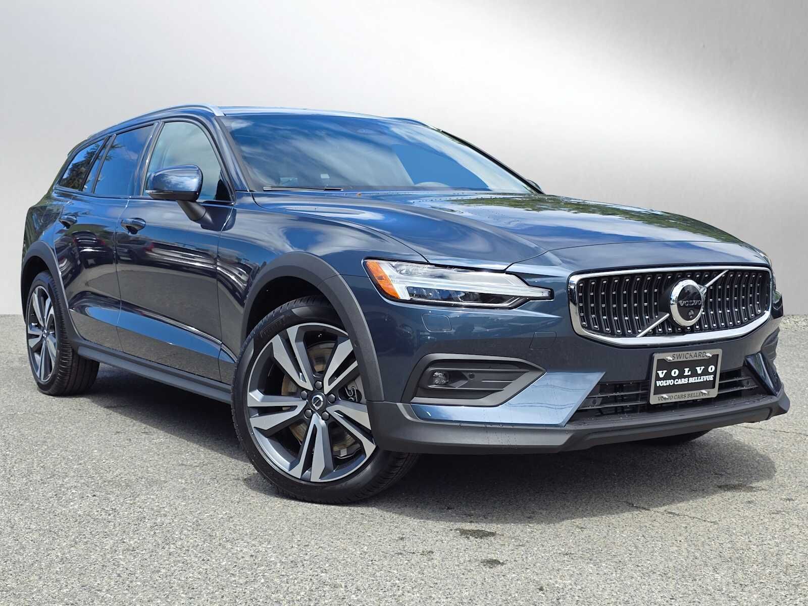 2026 VOLVO V60CC