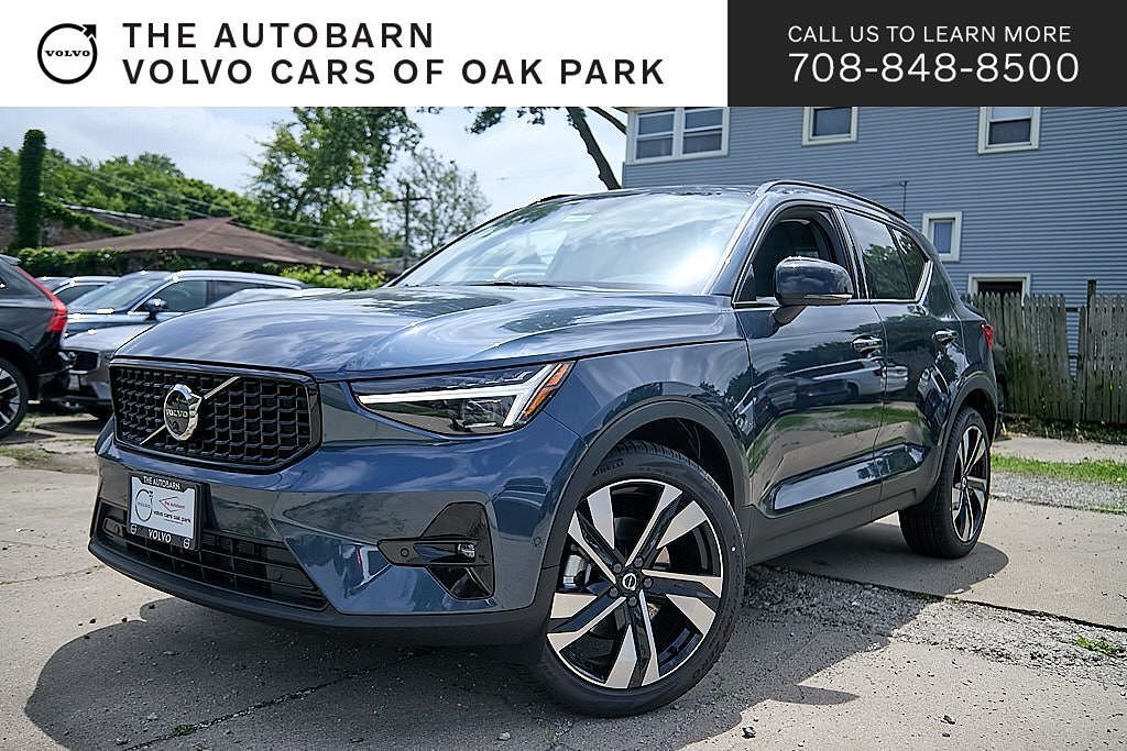 2026 VOLVO XC40