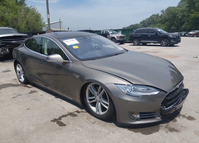 2015 TESLA Model S