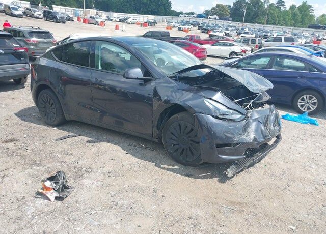 2024 TESLA Model Y