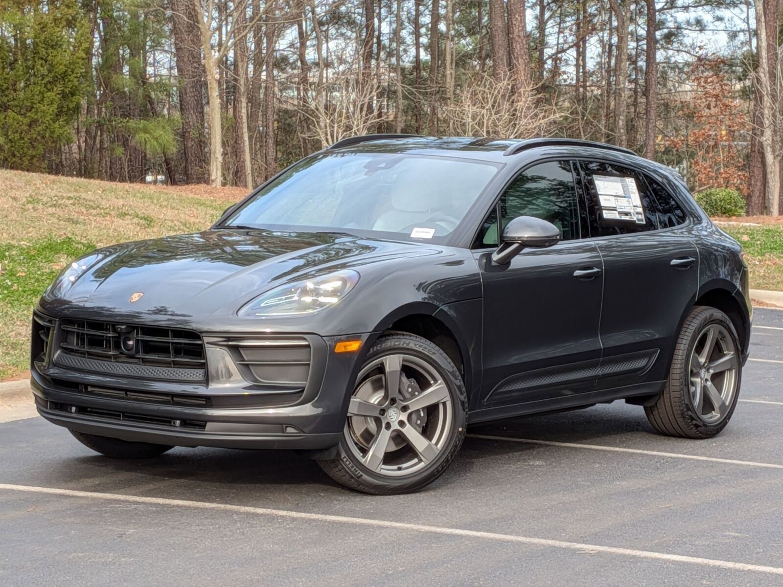 2026 PORSCHE Macan