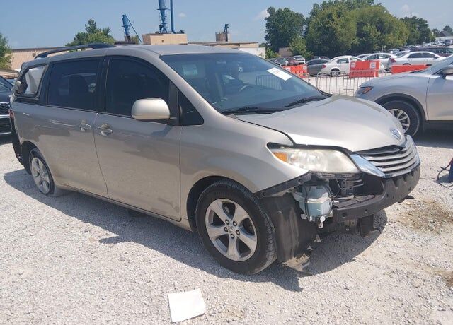 2015 TOYOTA Sienna