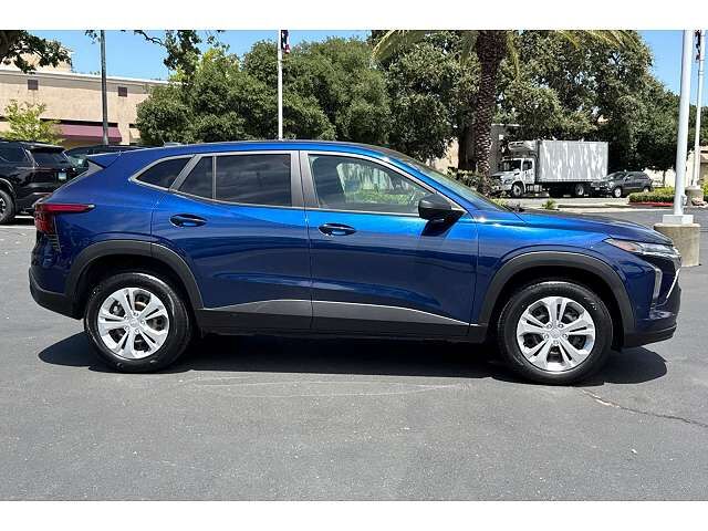 2024 CHEVROLET Trax