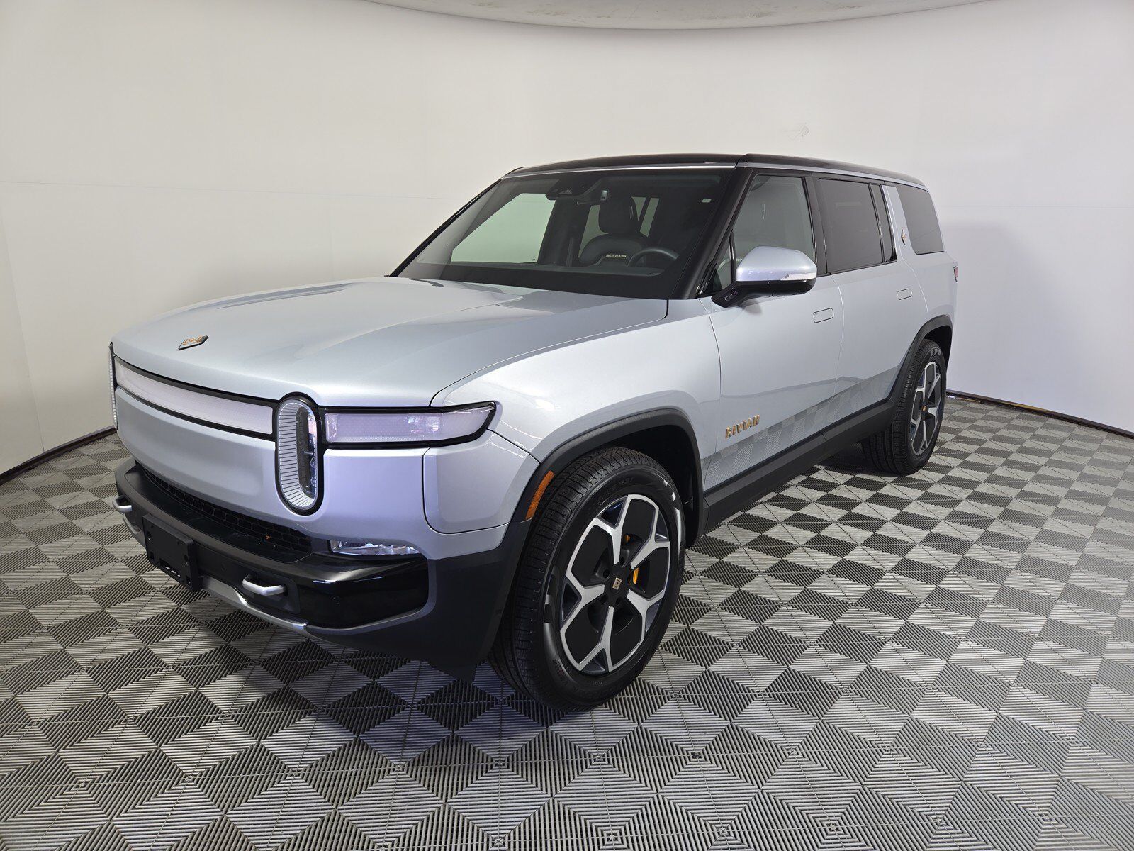 2024 RIVIAN R1S