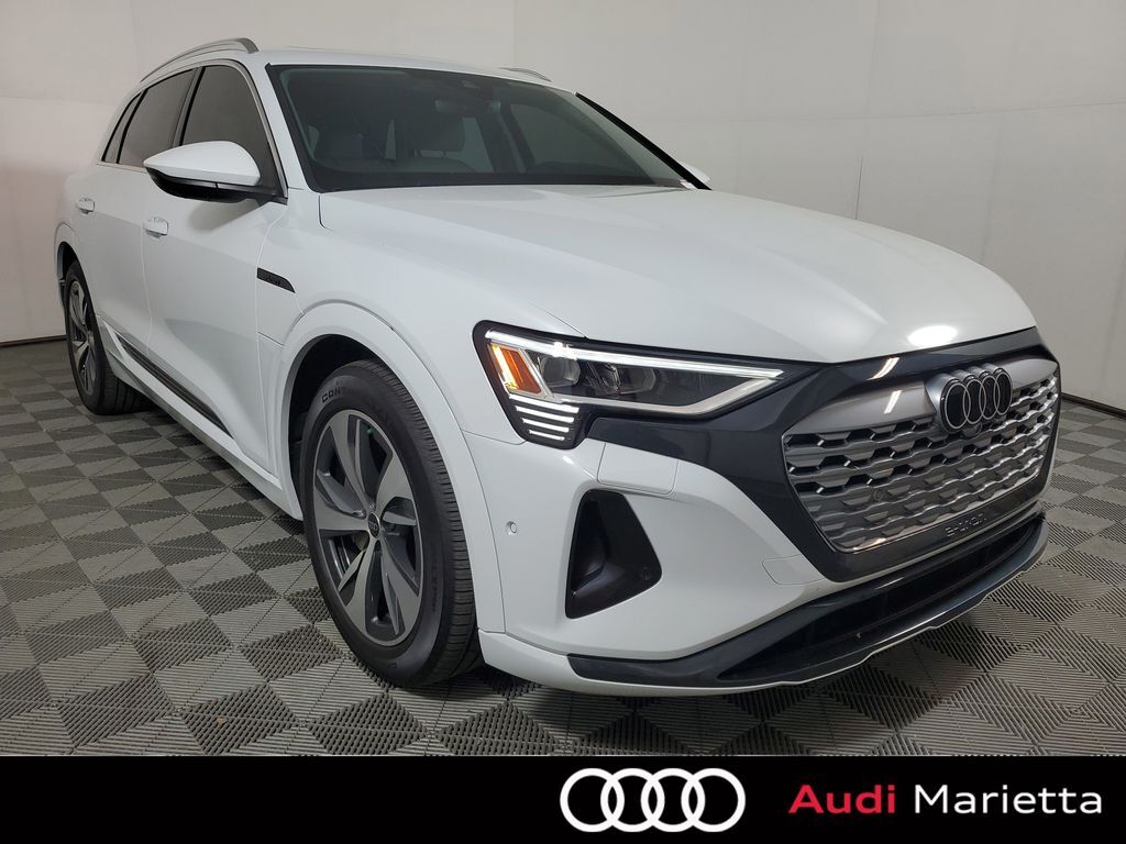 2024 AUDI Q8