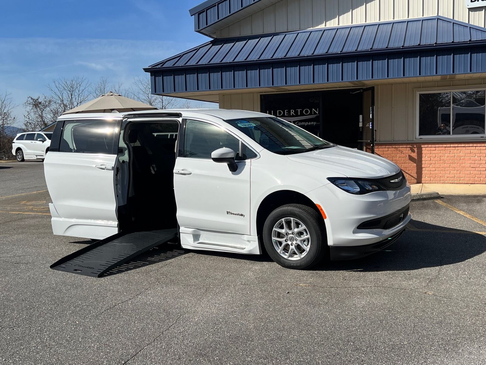 2024 CHRYSLER Voyager
